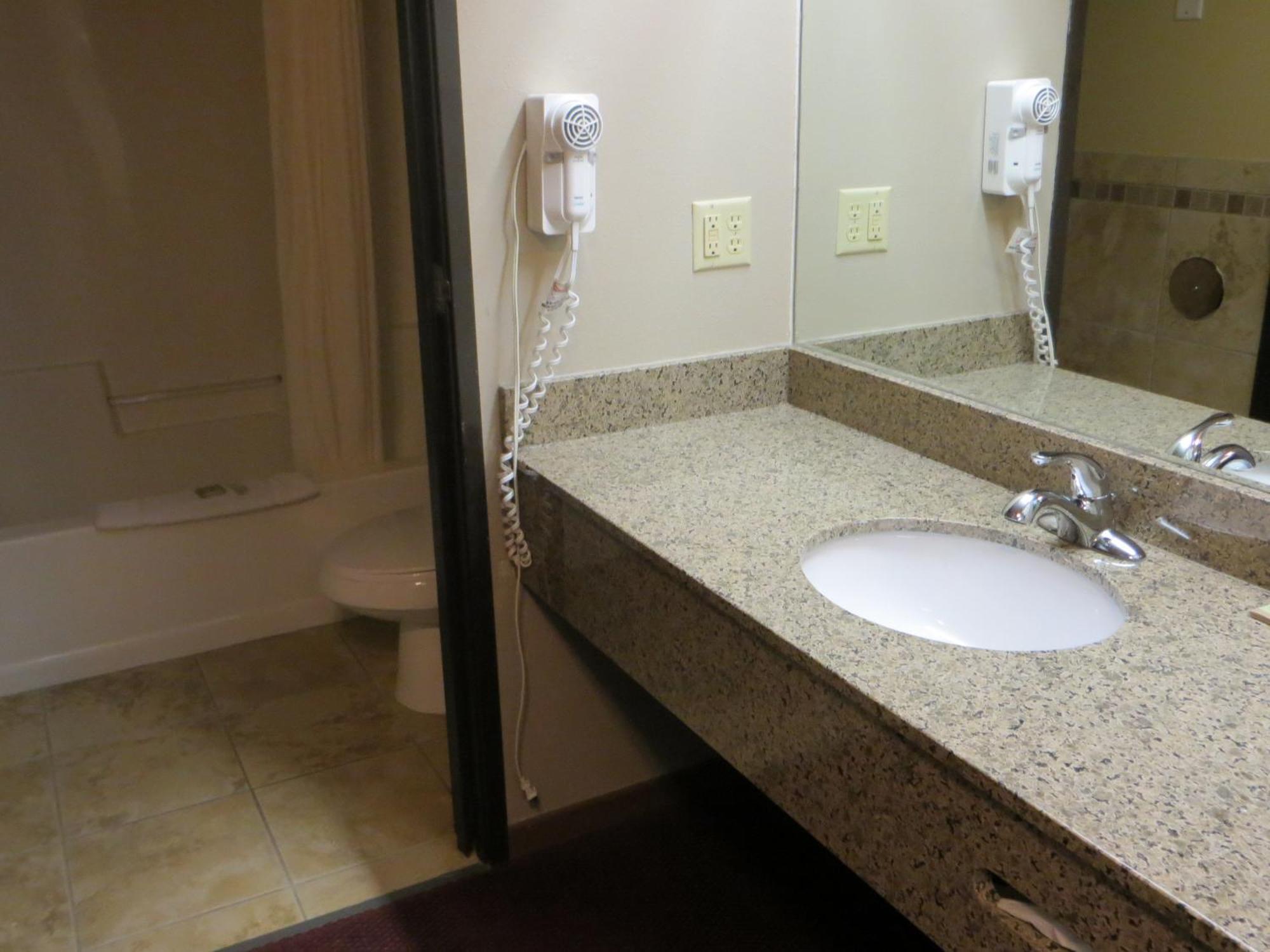 Super 8 By Wyndham Hudson Hotel Room photo