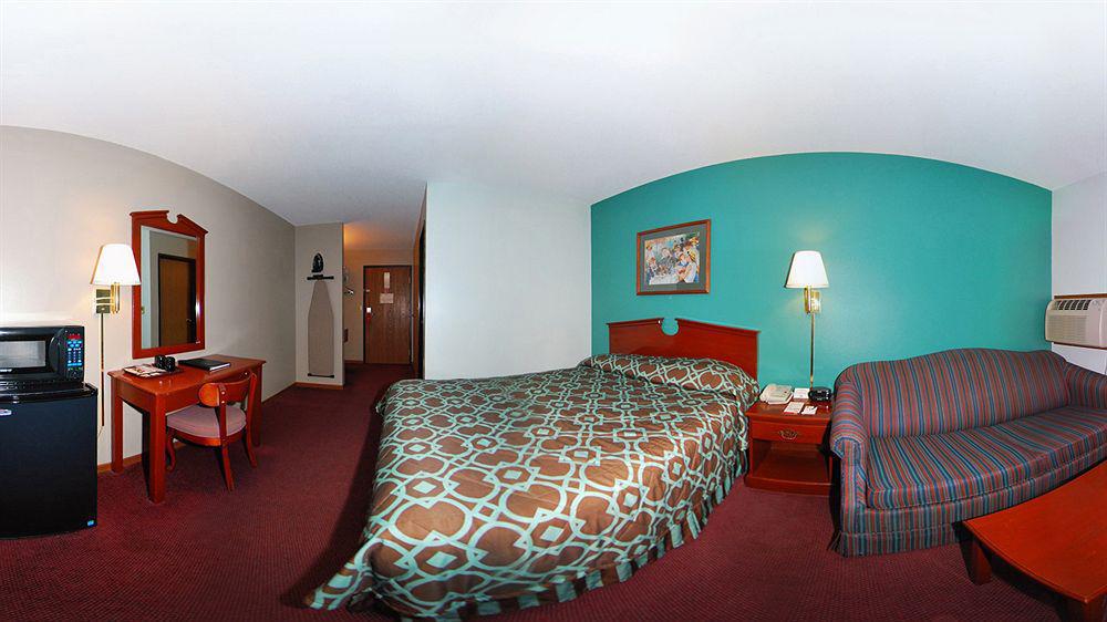 Super 8 By Wyndham Hudson Hotel Exterior photo